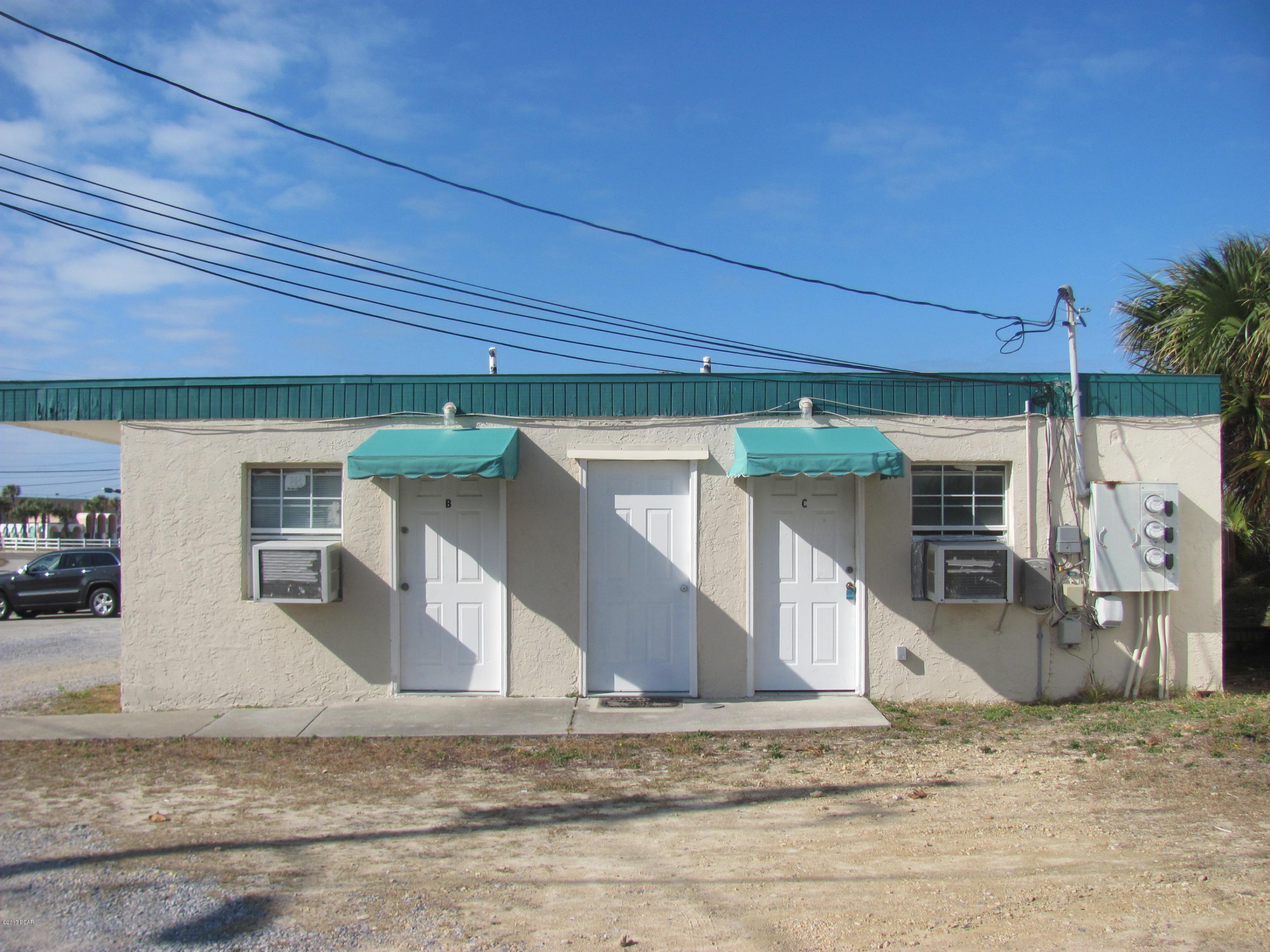 1 bedroom, 1 bath apartment located within walking distance to the beach. Water, sewer, garbage and lawn service provided. No laundry facilities.	No pets.