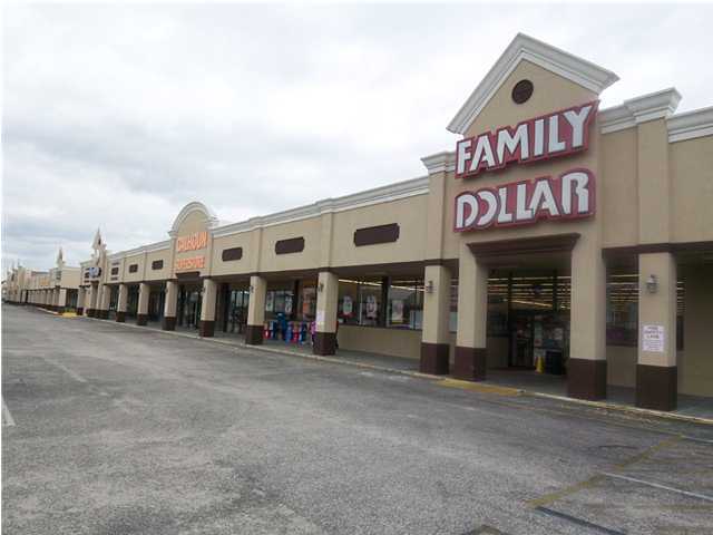 2400 sf warehouse with loading dock, office, all heated and cooled. two rest rooms, Located in Lincoln Center next to Knology Located in The Lincoln Center a 150,000 sq.ft commercial complex. GREAT LOCATION. 2-year mininum lease with $1000 security deposit.