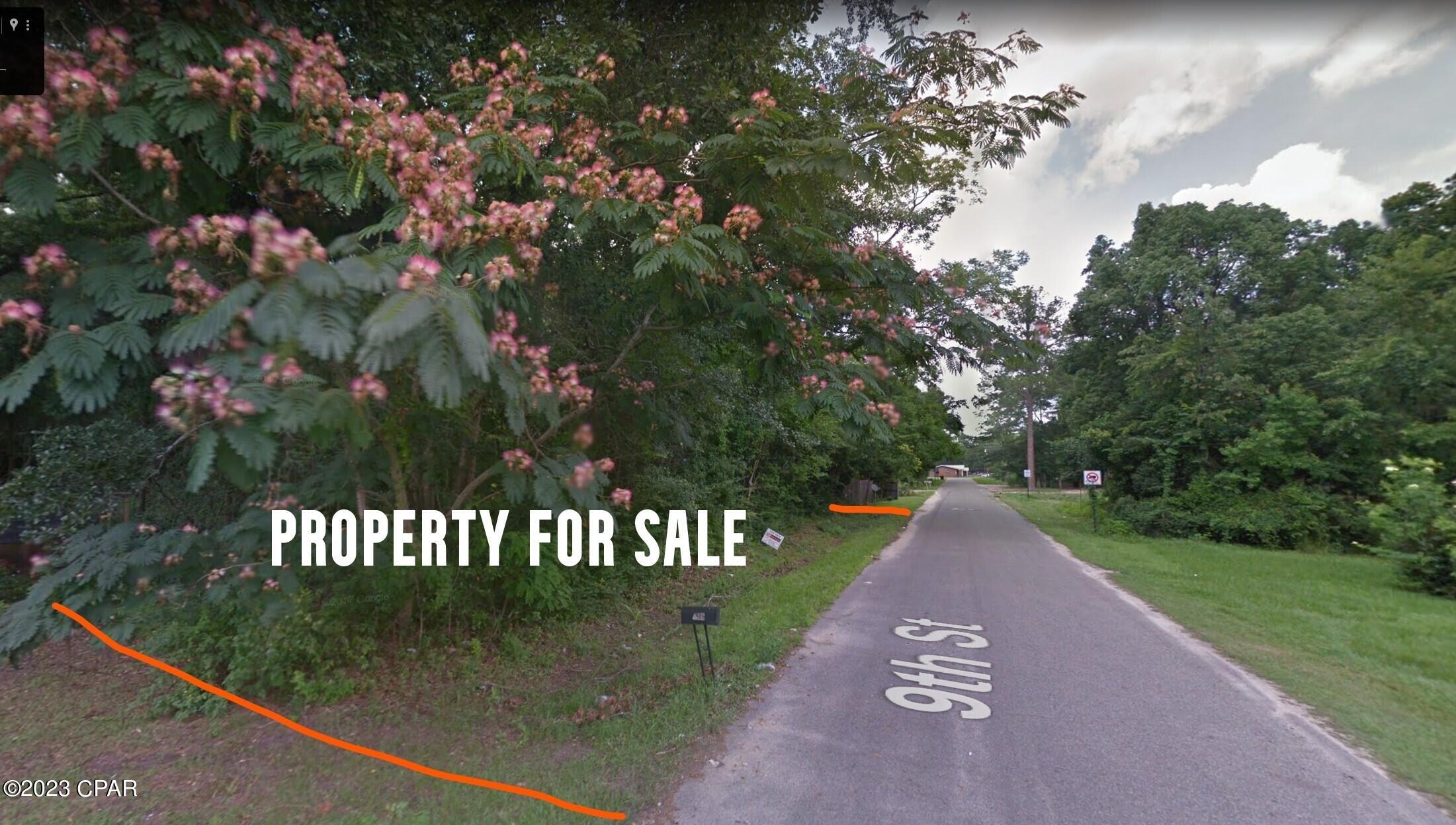 WHOLESALE PRICED! DISCOUNTED FOR QUICK SALE!  Our business model lets us price all our properties far below market value for fast sales. Quick sale for us, BIG discount for you!
Get this lovely city lot in Chipley.  Over a quarter acre gives you plenty of room to build a home for yourself.  Even a tiny home!  Chipley is no doubt a small town, but you're still within an hour or so from some of the most beautiful beaches in the U.S. without the eye gouging prices of real estate!  Retire here or even just invest for the future.  Florida is booming and they are not making anymore real estate.