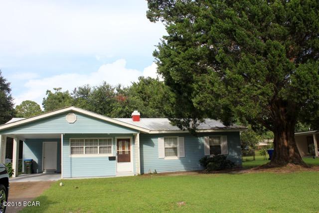 Cute home located in Port St Joe, nice started of empty nester home.  This home has nice tile floors throughout the living room and kitchen/ dining room areas, and is located 1/2 mile from the water, but not in a flood zone. Large Master bedroom has walk in closet and private master bath with garden tub and separate shower. 

Bring your RV or boat, this home has a large covered storage building inside the fenced back yard. This home has 2 additional bedrooms, one of which is large with 2 closets. Please call your realtor and go see this home. All measurements are approx. please measure if important.