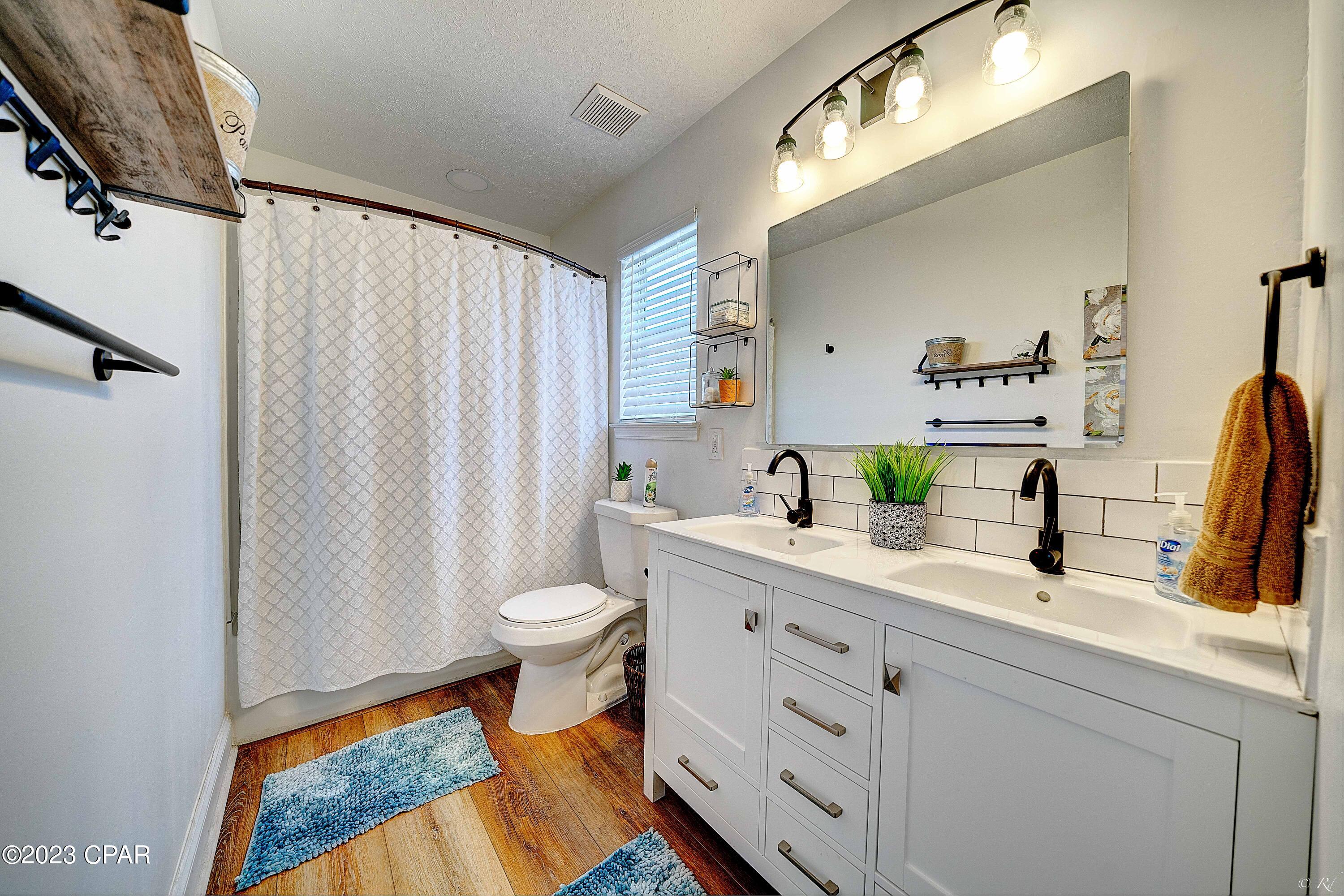 Pine Tree Place Unit 1 - Residential
