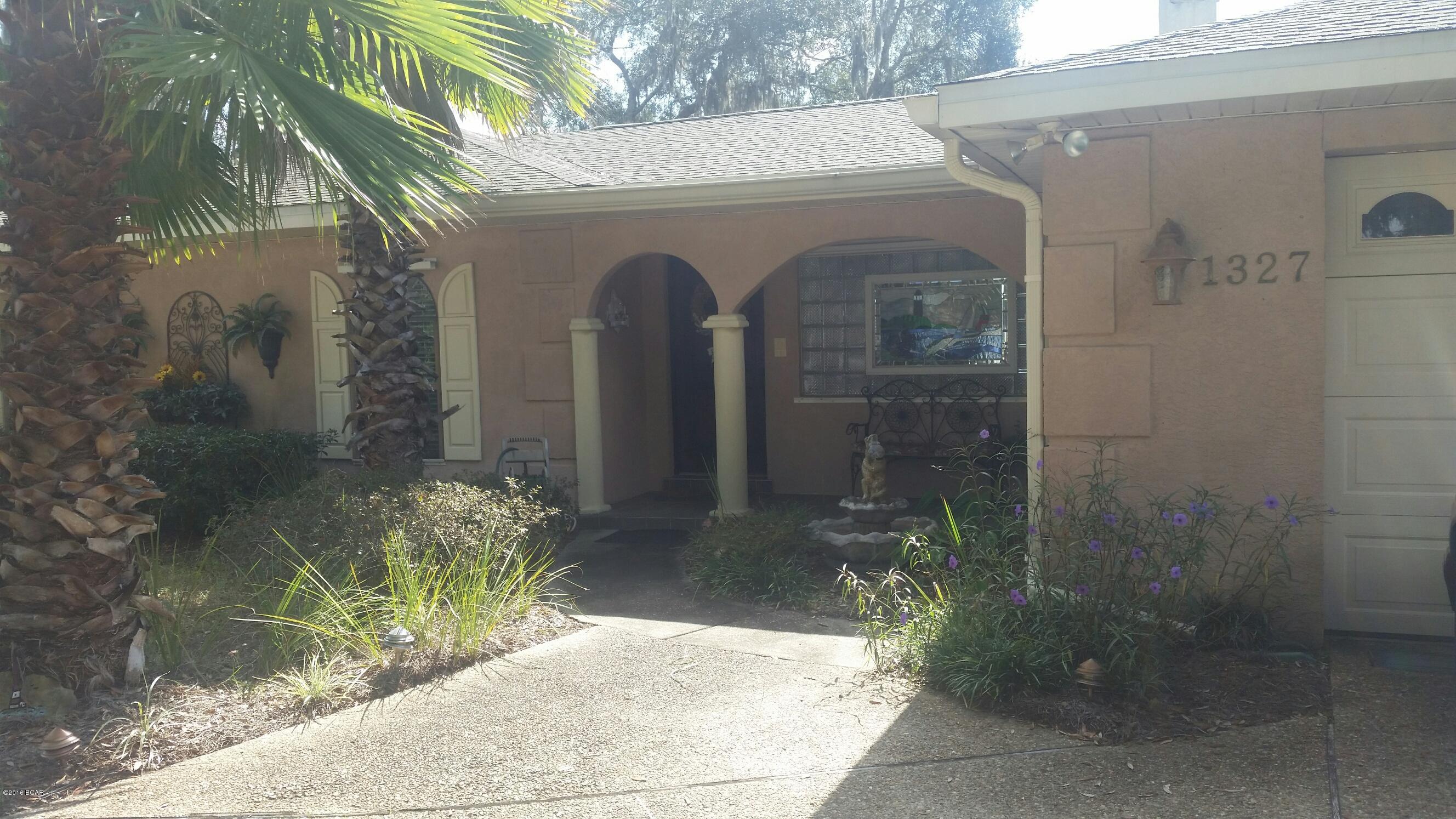 Large single family home located on the water with spectacular views, a great room, vaulted ceilings, gas fireplace, waterside deck with boat access, spacious family room, 2 car garage, and sprinkler system with irrigation meter paid for by owner.



Washer & dryer and TV are left for tenant's use. They are AS IS.



Lawn service and pest control are provided.



**For $2200/mo with a $2100 deposit owner will pay for garbage, lawn, pest and water**