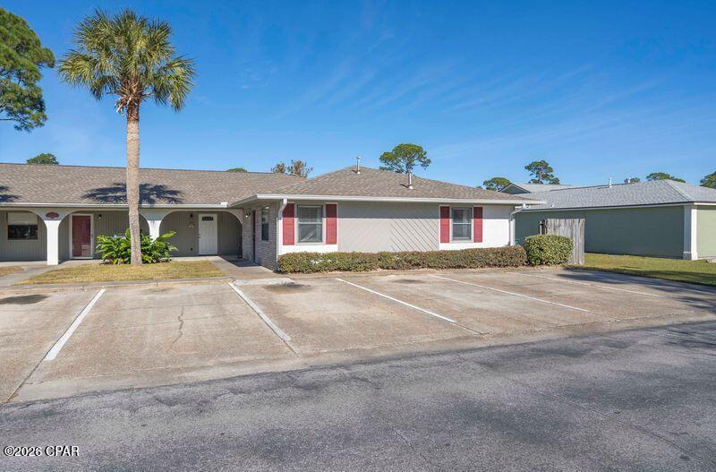 This one bedroom studio is located in the Harbour Towne Village. This unit has been a rental machine for years.. There are some great amenities including a swimming pool, tennis and pickle ball courts. Looking for a place to live or a good investment this one could be it.