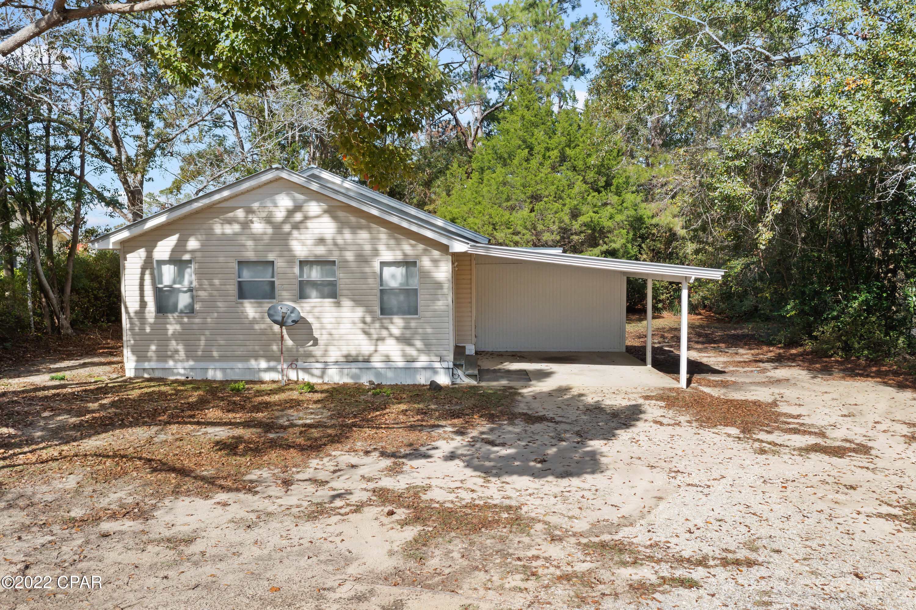 Sitting in the heart of Chipley, this 2 bedroom, 1 bath would make the perfect starter home! Features include a living room, formal dining, kitchen, oversized laundry, attached carport and covered back porch. Property is located close to schools, shopping and restaurants!