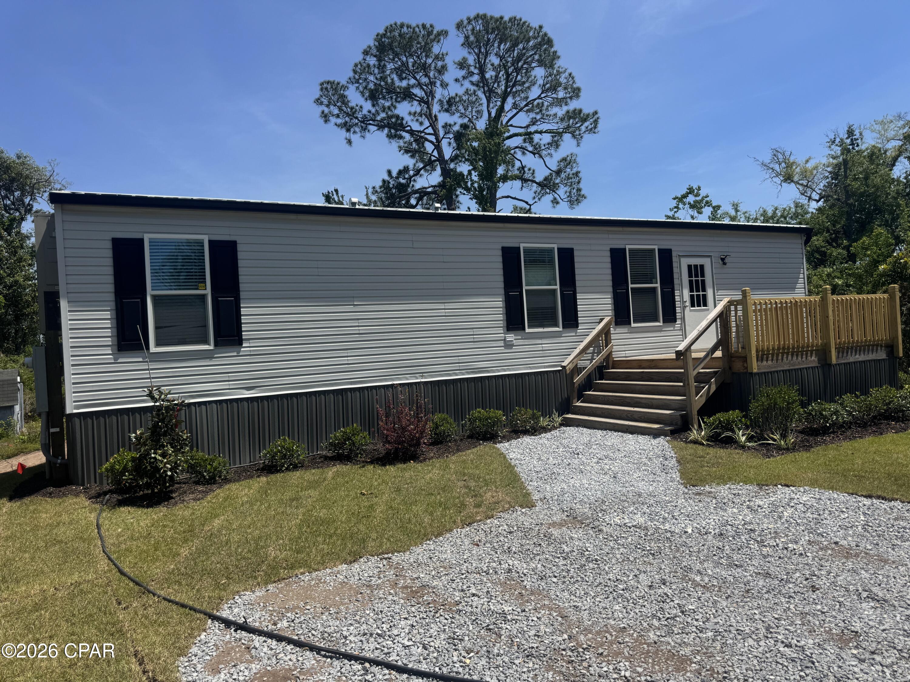 2/1 with large yard huge back deck and front deck. washer/dryer in unit. small pet w approval