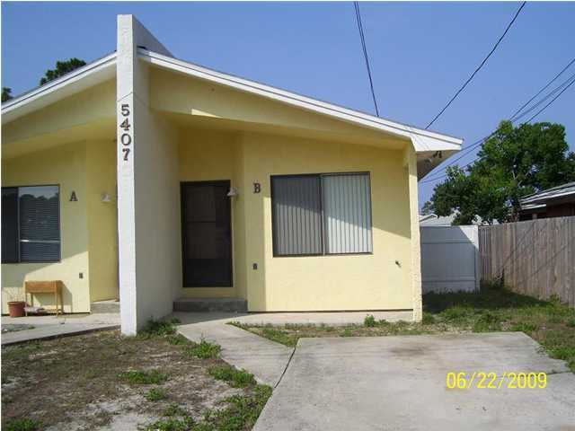 1 bedroom, 1 bath duplex features open living/dining room and stackable washer& dryer. Walking distance to the beach. Property is on septic system. $250 pet deposit/$50 pet fee/$25 pet rent (monthly).