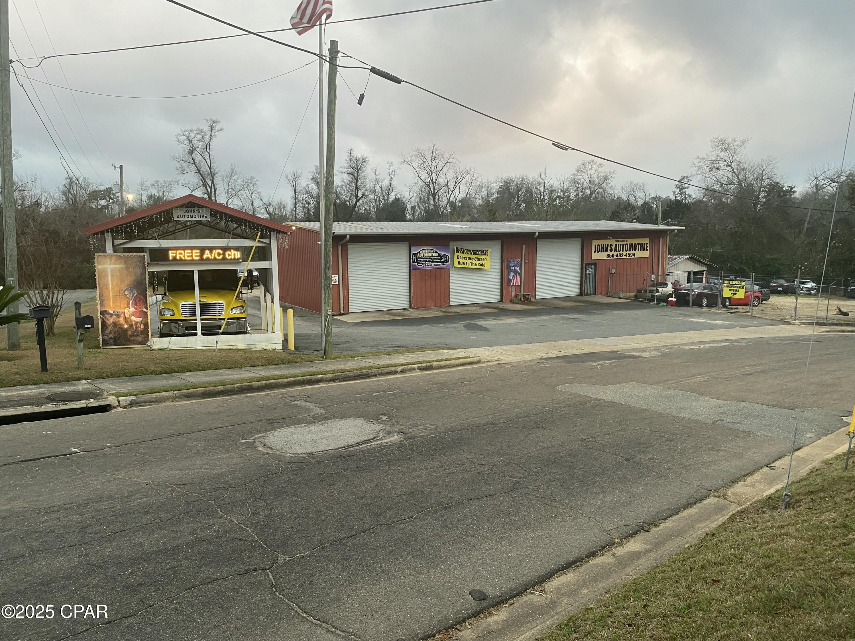 GREAT INVESTMENT OPPORTUNITY 
This is the sale of two ongoing profitable existing businesses! Sale will include all property, buildings, impound yard, lifts, diagnostic equipment, A/C recovery-recycling equipment, all tools and boxes, specialty tools, extensive video/camera system and everything you need to operate a successful automotive repair shop. ALSO, you get a complete towing service, including one recovery rollback / one rollback / one wrecker. You will have business name / clientele / accounts - payable, receivable and owner is willing to work with buyer for a smooth transition making it easy to start off with complete success. To much to list so please reach out with any interest or questions.