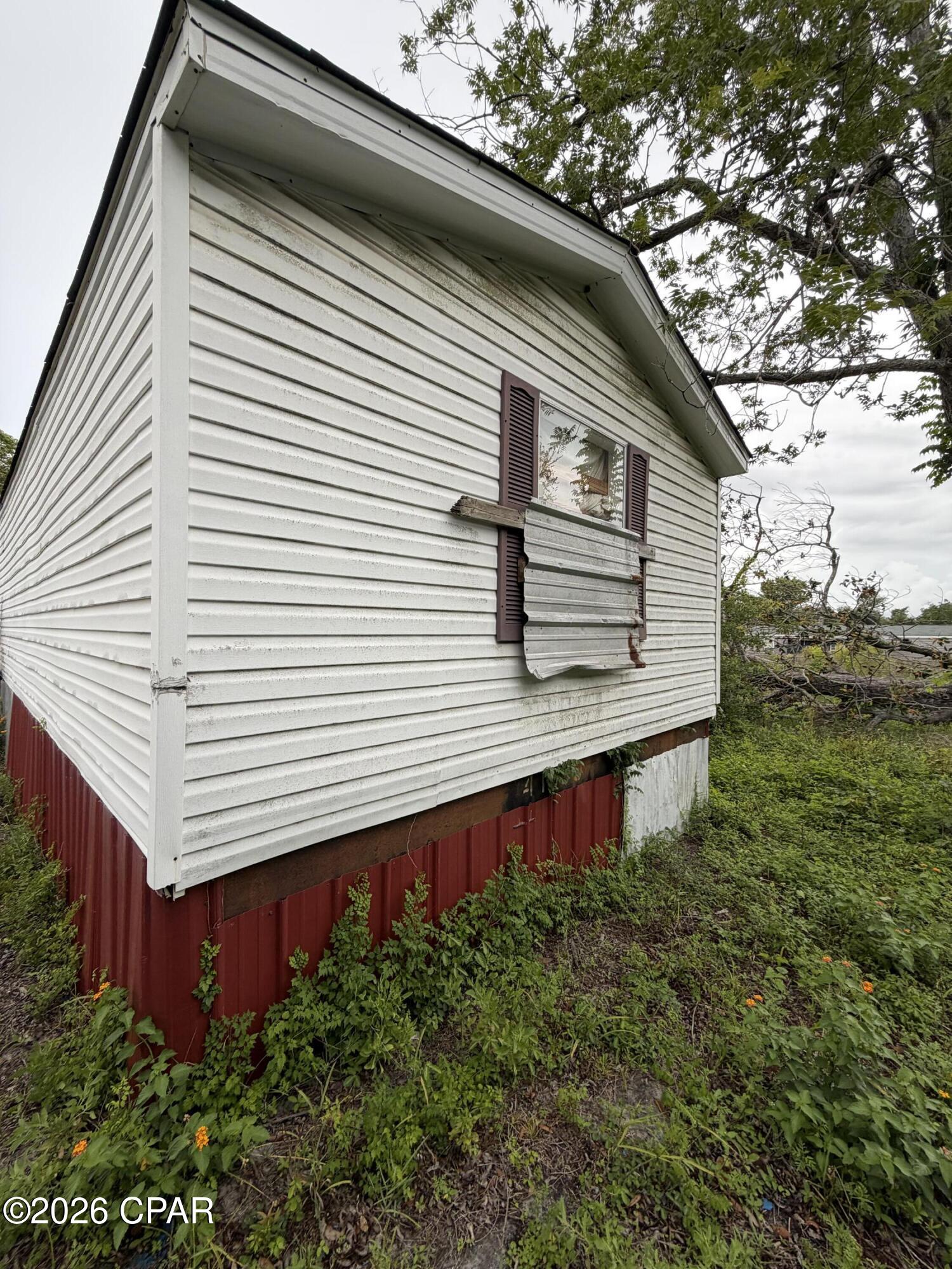 CASH ONLY! 2009 Mobile Home on a large lot in Panama City FL. Great opportunity for a fix and flip. Roof was replaced in 2018. This home needs repairs. The home is being sold As is.

Buyer should verify all details including measurements.