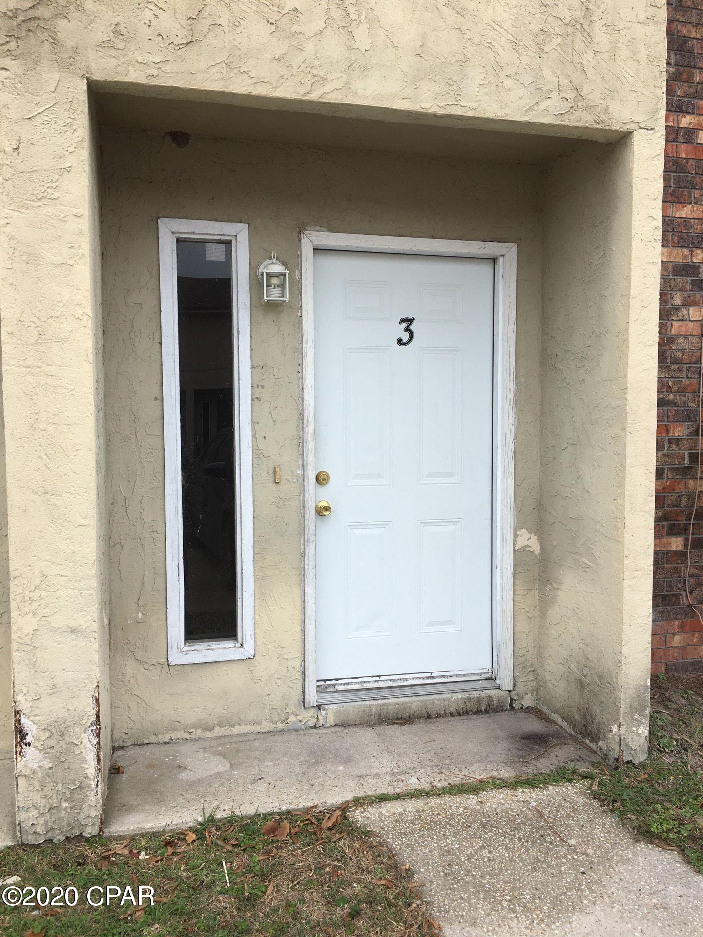 This centrally located townhome offers easy access to Tyndall AFB and features two spacious bedrooms and 1.5 bathrooms. The property is equipped with ceiling fans for your comfort, and a covered back patio that provides a perfect space for outdoor relaxation. The exterior access storage room offers ample space for your belongings, while the covered front entry adds an extra layer of protection against the elements. Additionally, the home includes a convenient laundry nook, making laundry day a breeze.

Experience the perfect blend of comfort and convenience in this great townhome.

----------------------------------------------------------------------------

*1/2 OFF Security Deposit for Active-Duty Military!*

*Pest Control & Lawncare Included!*

*NO PETS*