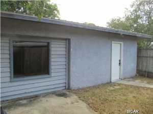 1 Bedroom, 1 Bath Efficiency Apartment, Water & Electric include. Due to the inclusion of Water & Electricity; and that the unit is on Septic System; Occupancy is limited to 1 person.