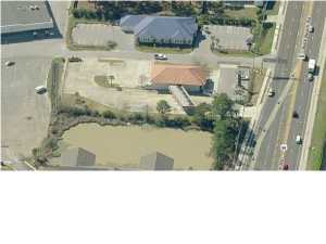 GREAT BANK BRANCH LOCATION ON SOUTH SIDE OF BACK BEACH / Panama City Beach Pkwy. JUST OFF THE HATHAWAY BRIDGE. WITH 5 DRIVE THROUGH BAYS, NEW ROOF ON BAYS, LOBBY AND WALK-IN VAULT. GREAT POTENTIAL. Prime Back Beach Location. APPRAISED AND READY TO GO. buyer to verify all square footage and land size. Tax records have 1.3 acres and be more or less. 4734 sf under roof including drive through. Approx 2800+/- sf heated.