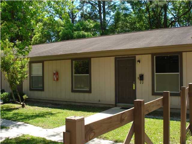 End unit - Stove/oven, refrigerator and dishwasher. Nice courtyard area with sidewalk, large mature trees provide shade for the back area. Washer/dryer hookup.