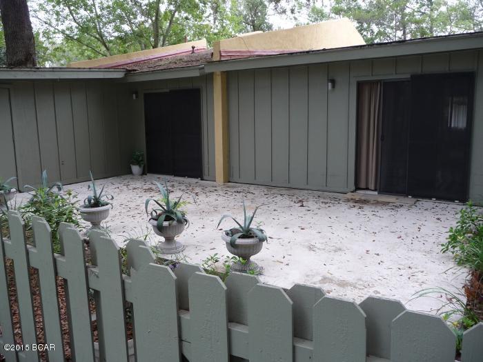 Very nice, roomy 3bd/2ba townhouse in Delwood Estates. 1850 sq ft.  Split Bedroom. Complex has pool, tennis courts.  Conveniently located close to shopping and restaurants.  Cable included.  Small dog allowed.  No cats please.