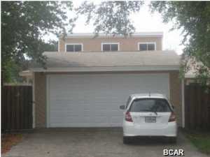 Great home, very updated, privacy fenced, 2 car garage, gas fireplace,kitchen has breakfast bar,updated appliances,corian counter top, ceramic tile, and an island. Vaulted ceilings. All pets must be approved. Each home may have different criteria. If pet is approved there may be an additional pet rent charged. The amount will be determined by breed, size and number of animals. Application processing: We try to process all applications within 24 hours. Unfortunately we often have to wait on rental verifications from previous landlords. Therefore this is not a guarantee, it may take 48-72 hours to complete. Applications are processed on a first come first served basis. Multiple applications received on the same day will be processed and submitted together for approval. All application