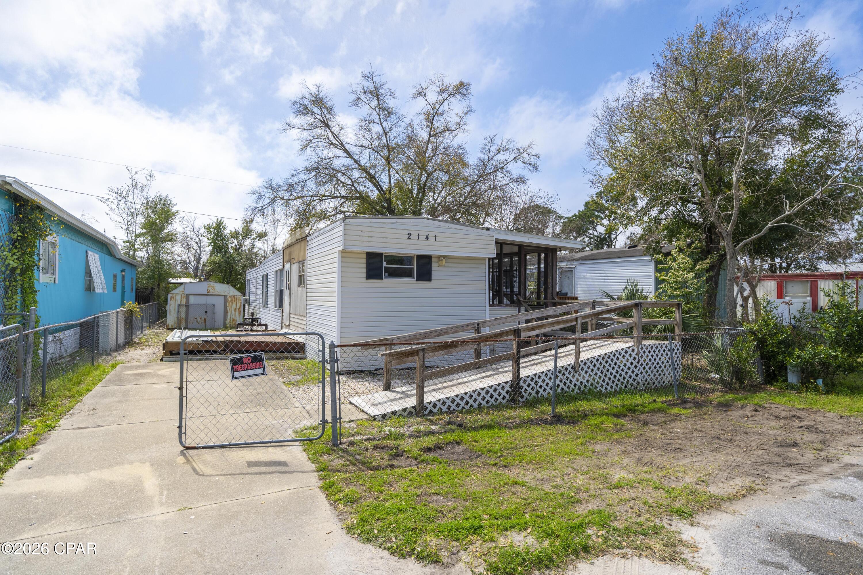 2 bedroom, 1 bath single-wide mobile home located in the center of town just off Frankford Avenue between Kings Point and SweetBay. This location puts you close to everyday conveniences with quick access to grocery stores, shopping, schools, and medical facilities throughout Panama City.
Just minutes from downtown Panama City and a short drive across the Hathaway Bridge to Panama City Beach, making it easy to enjoy both the bay and the beach.
This property could make a practical option for someone looking for affordable housing, a rental investment, or a simple place to live without being far from town. Convenient location and easy access to major roads, center of PC.
