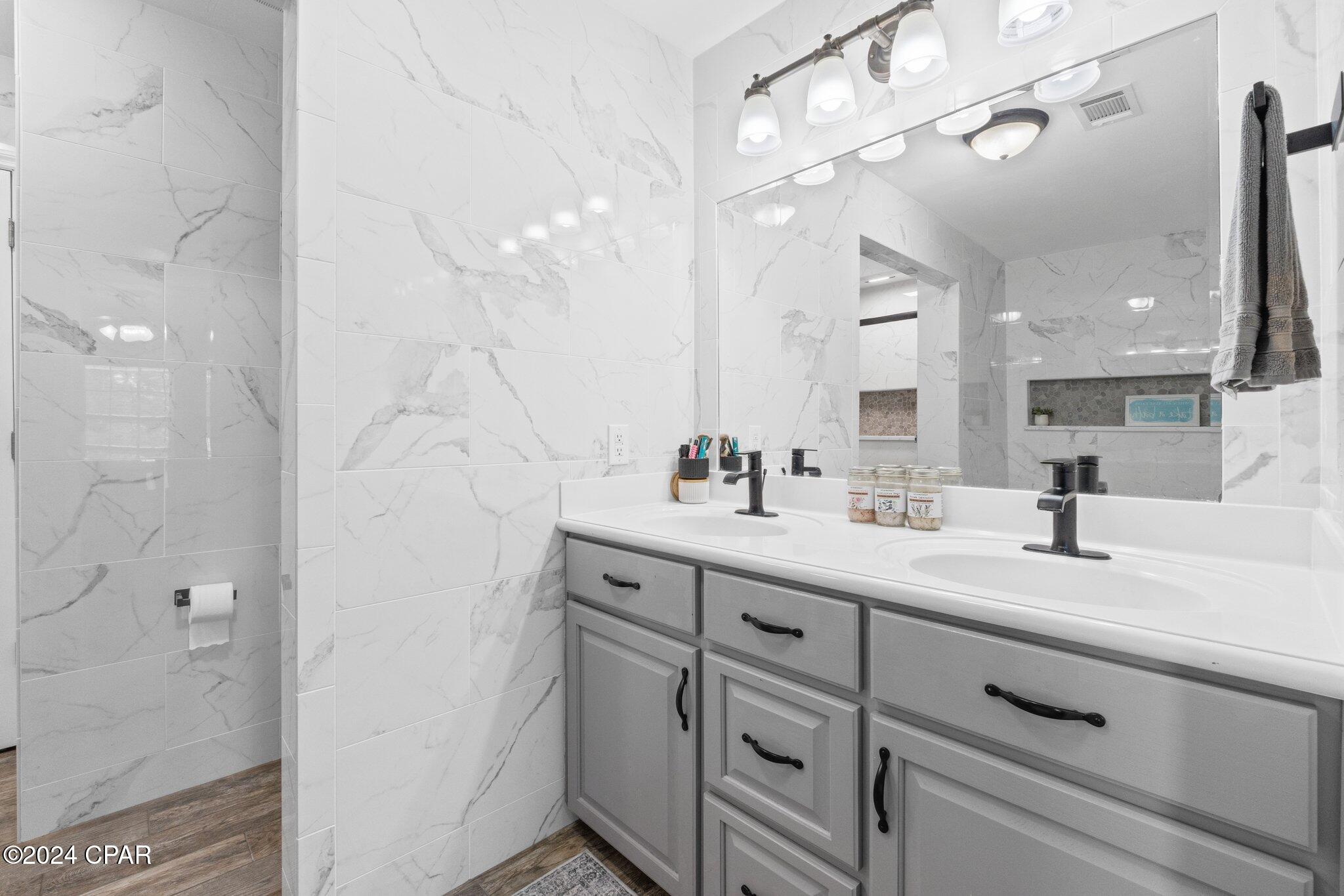 Twin Lakes - Residential