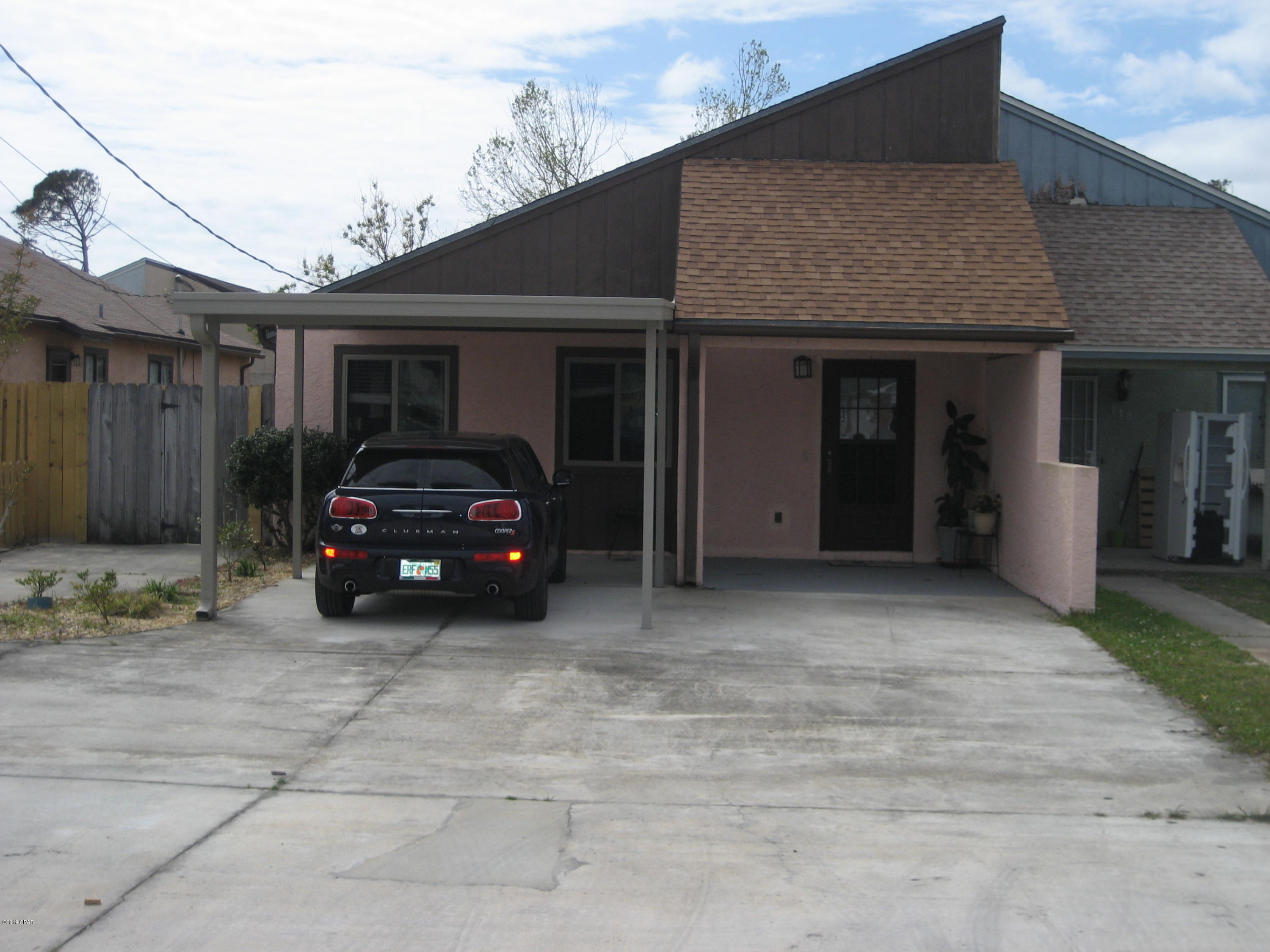 This duplex has 3 bedrooms & 2 bathrooms. Has carport. W/D included. Very nice back yard. One small dog or cat allowed with deposit, restrictions apply.
