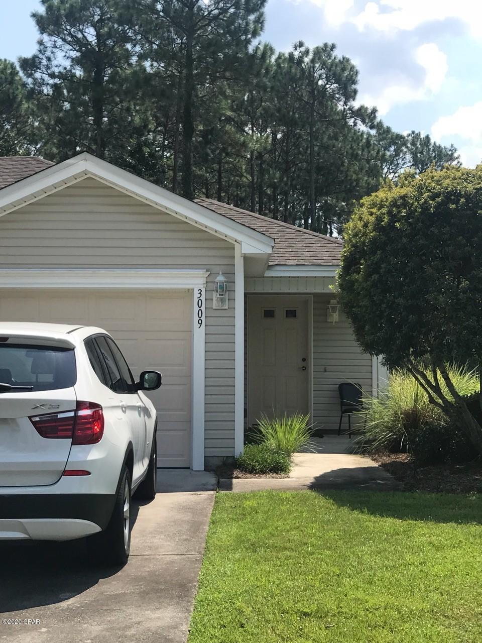 This home is located in Lynn Haven in the Hammocks Subdivision. Home includes a community pool with key access. Features an eat-in kitchen with a breakfast bar. Equipped with a washer/dryer connection, an enclosed patio in the backyard, and a 1 car garage.



*HOA includes community pool and grounds keeping*



*7 month lease only then month to month*



*No Pets*