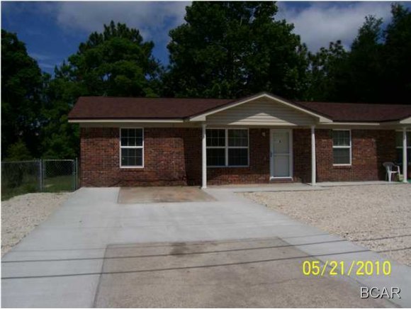 Newly renovated with new flooring and paint. Owner is offering half off first months rent. Located in Springfield and minutes from TAFB.