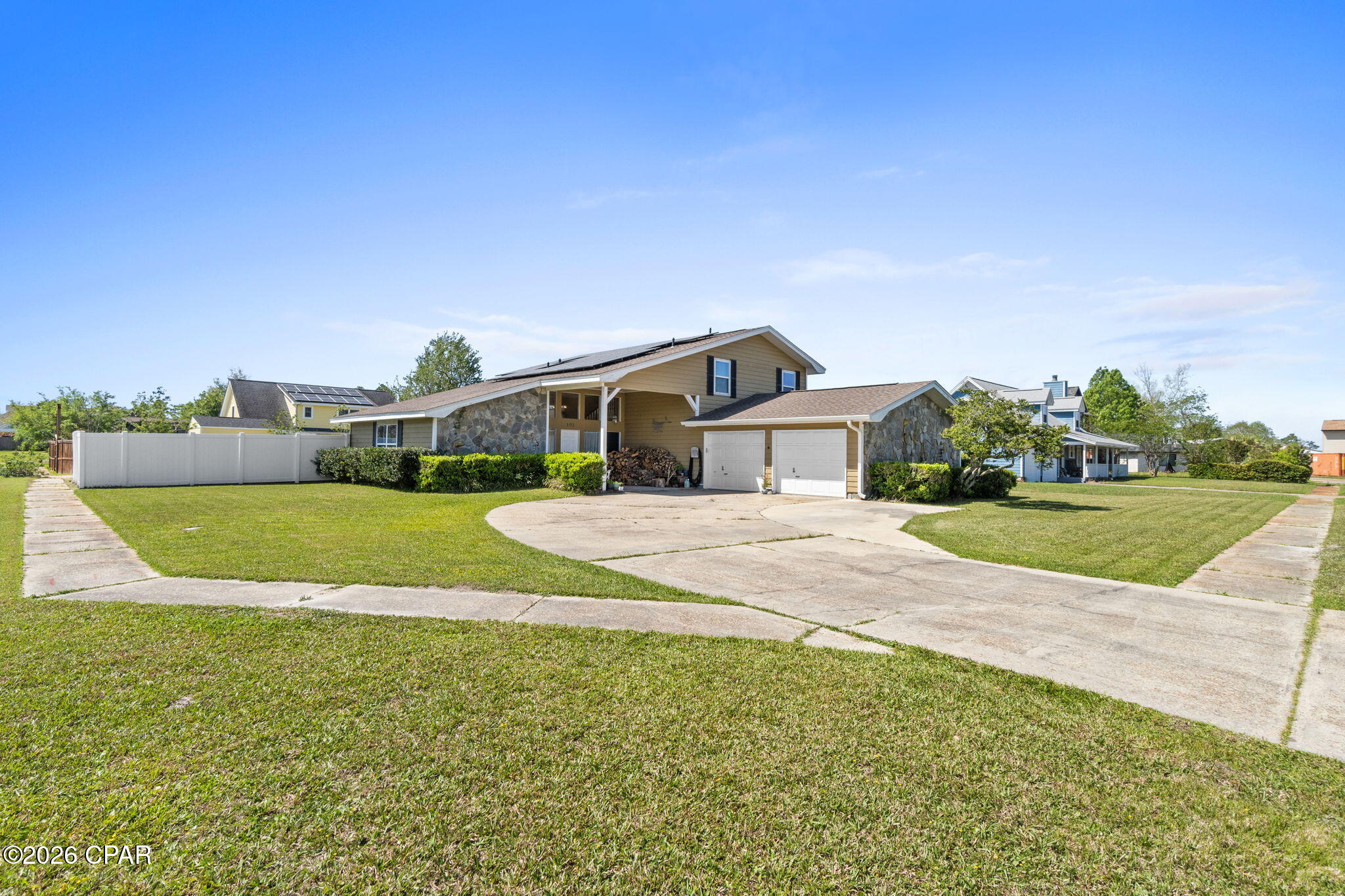 The home's location is perfect for the young family active in the community, close to schools,
church, shopping and medical facilities. Located in the highly desirable Forest Park East neighborhood. This spacious home offers four bedrooms and three baths with one bedroom downstairs and three upstairs with two full baths. This home features a galley kitchen and two living spaces. The main living area has a wood burning fireplace. for those cool nights. Enjoy the large screened porch, great for entertaining or just relaxing. Privacy fencing around the back yard. Has a large side yard if you have a boat or other toy that needs a place. Home sits on a large corner lot. Call a Realtor today to schedule your private showing.