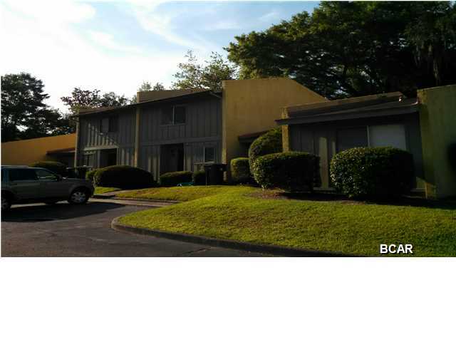 Townhouse situated in the heart of Panama City minutes to the restaurants, shopping, businesses and entertainment on 23rd St. This neighborhood is next to Northside Elementary, and only a short drive to Panama City Mall and Gulf Coast Medical Center. Community amenities include playground, tennis courts, basketball hoops, and pool.