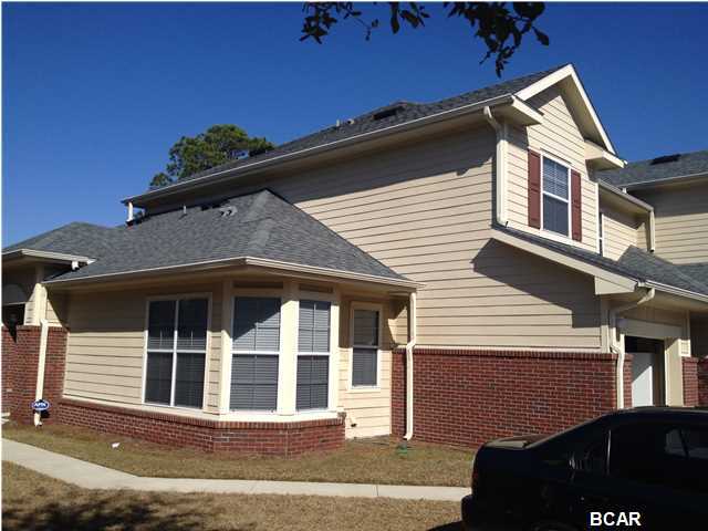Great location for this Baldwin Rowe unit. This is a three bedroom, 2.5 bath town home with a one car garage. This unit features hardwood floors in the living room, crown molding, granite counter tops, eat in kitchen, separate laundry room. There is a very nice screen patio off the living room and master bedroom. The master bathroom is a nice size with walk in closet.