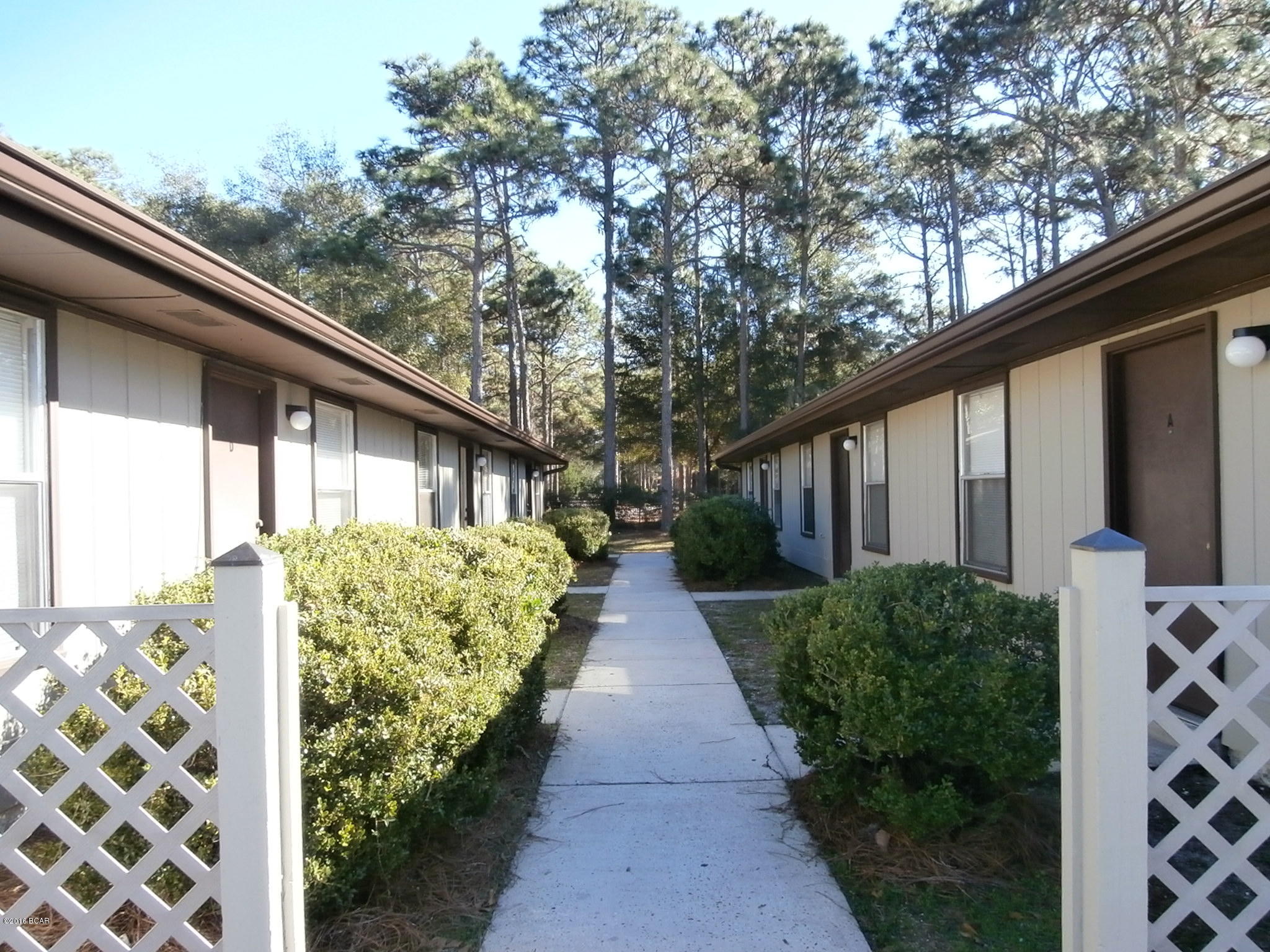 This 2bd/1ba apartment is centrally located, close to 23rd st. shops and restaurants. Water, Sewer, Garbage and Lawncare included. No pets.