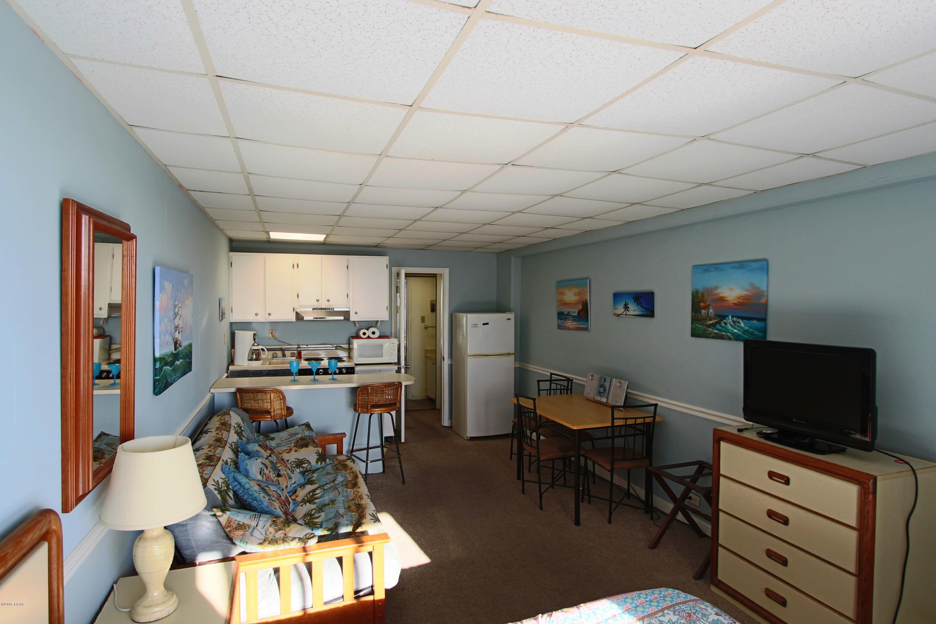 Great unit as close to the beach as you can get without actually being the end unit.