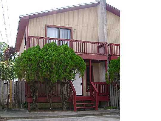 Nice townhome with ceramic tile and carpet, breakfast bar, open floor plan, 2 balconies, washer and dryer connections, and privacy fenced back yard. Close to Navy base and walking distance to the beach!