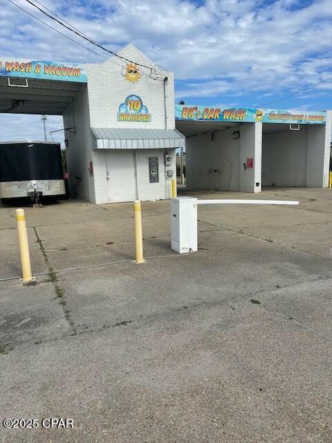 This is a great Investment. A very busy and popular Street. Currently not being used as a car wash, but can be repaired to use as a car wash. Such a great location that any business you decide to put there would definitely be a money maker. There are many businesses around here as this is a very popular street with a lot of traffic flow. O'Reilly Auto Parts, Parkway Auto Repair, Avian, Marathon Gas Station, Business Park, and Dollar General to name a few!