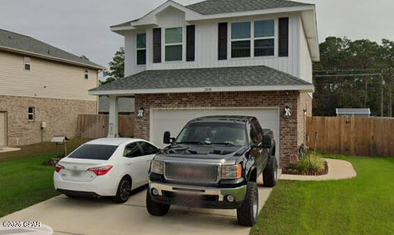 Well maintained home in a great area between Navarre and Gulf Breeze. Very open and light shines in from ever window. All bedroom are located upstairs.