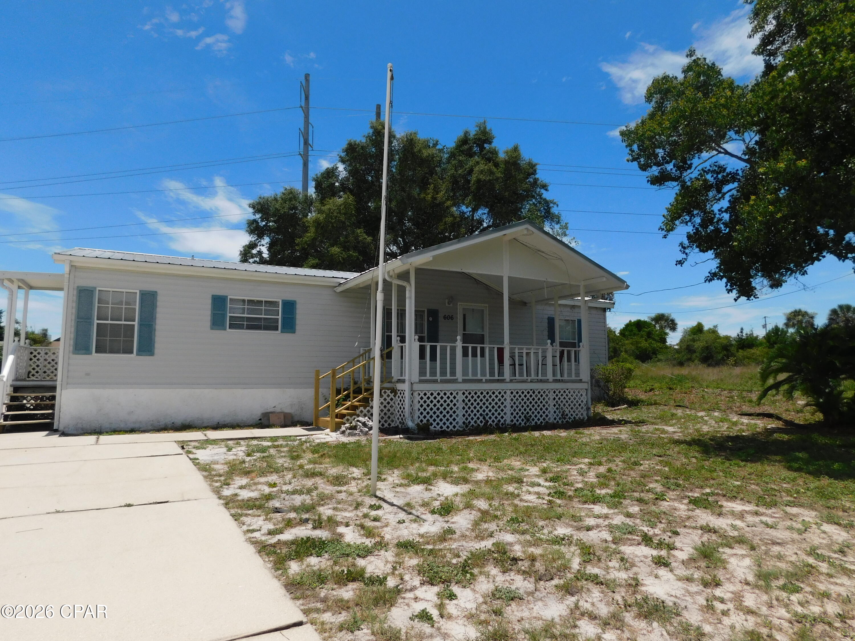 If you have always wanted a place close to the beach that you can afford this is it!!
 Home features 3  bedrooms/ 2 baths, living room, dining area and kitchen all open , ready for
entertaining.
 Main bedroom has a walk-n-closet, bath, with garden tub/ separate shower. Split floor plan.  kitchen has lots of cabinets, laundry area washer/ dryer stay. stove and refrigerator stay. all waiting for that shrimp boil!! Outside you have  a Dbl. 
carport, place to park more cars. No HOAS, mile to beach are less, close to Lake Powell, grocery stores, restaurants, all on the much wanted West End of the
 Beach.