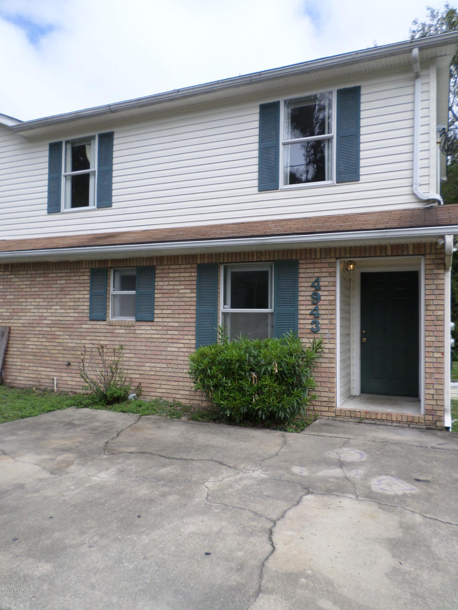 2 bedroom 2 bath townhome in the Parker area with garbage and lawn care provided. Close to TAFB, shopping and more! All property sizes and ages are approximate, please measure and/or verify if important. 

School assignments are subject to change, please check with Bay County for most accurate information.

Deposit is the same as the rent.

Pets NOT Allowed!