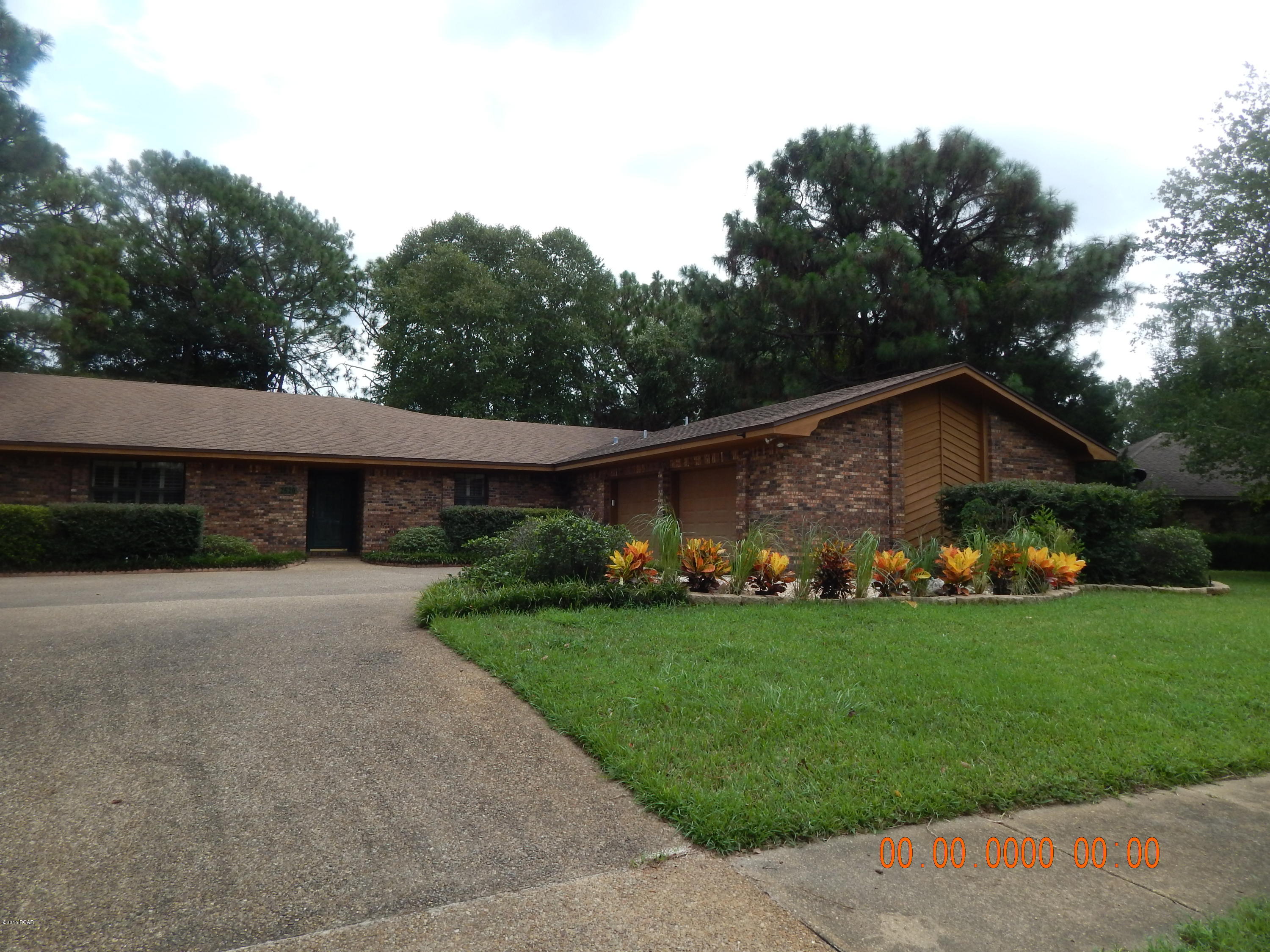 FINAL PRICE REDUCTION! Open House Saturday Oct 24th 11am till 3pm. Door Prizes and refreshments! 

I have NEVER SEEN A HOME SHOW AS WELL AS THIS ONE DOES, TRULY A MUST SEE! This is move in ready - Sellers have made so many improvements to what was always a well kept home.  New dishwasher (never used)and washer and dryer. Beautiful new hardwood floors.  Two full master suites both with walk in closets (primary has his and hers). Plantation Shutters and Crown molding throughout.  Large FL room with great view of a beautiful back yard with walking paths. Well for sprinkler system. Huge garage ( with belt driven whisper quiet door openers) lots of built in shelving and even a nice cabinet for the working man. An over sized driveway to accommodate multiple vehicles inside and out