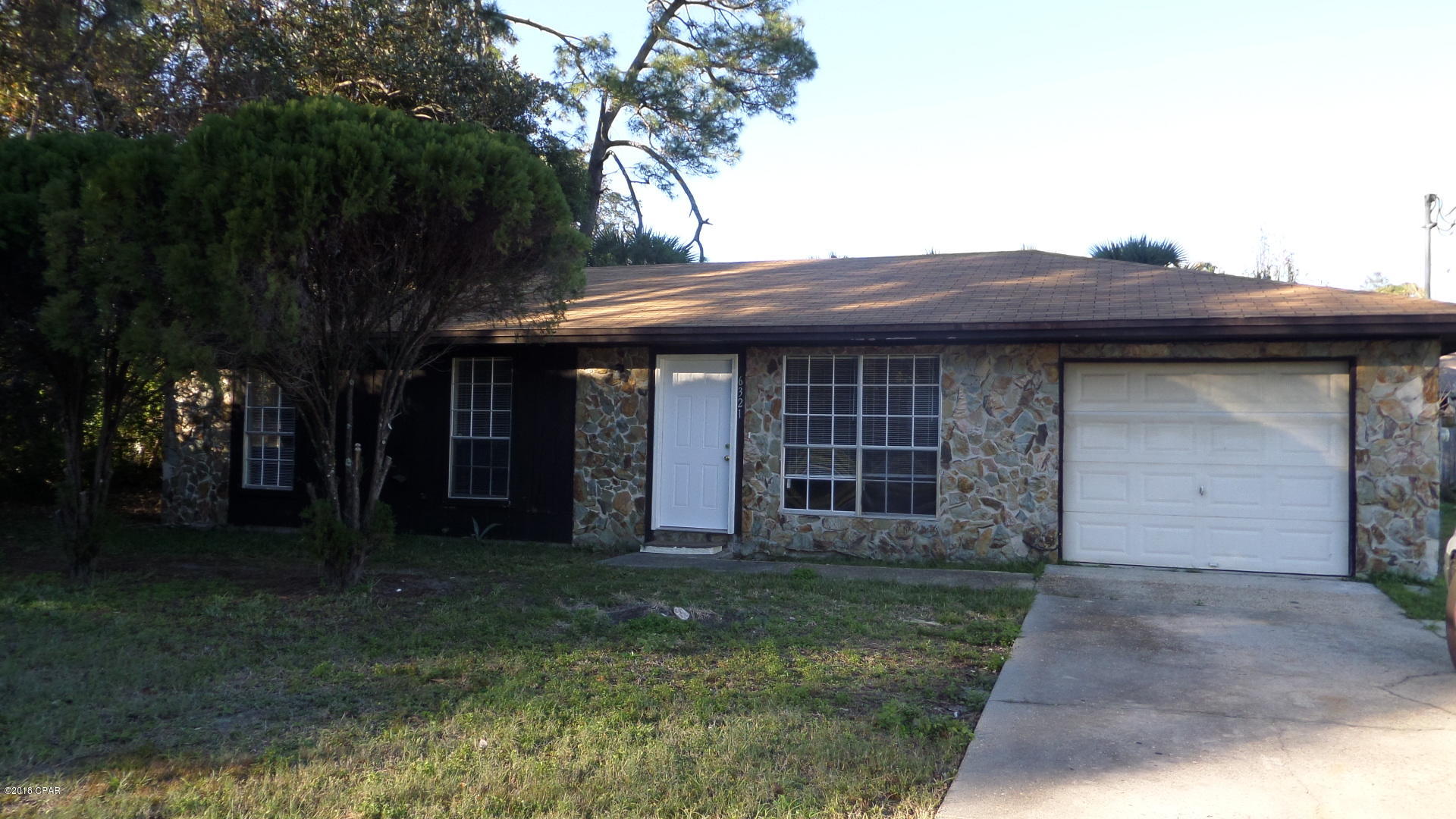 Single story home located in Callaway.  This home is three bedroom, two bath, and has single car garage. Features Eat-in kitchen and separate living room. 

Spacious backyard. The home is close to schools, shopping, and is convenient Tyndall AFB. **NO PETS**