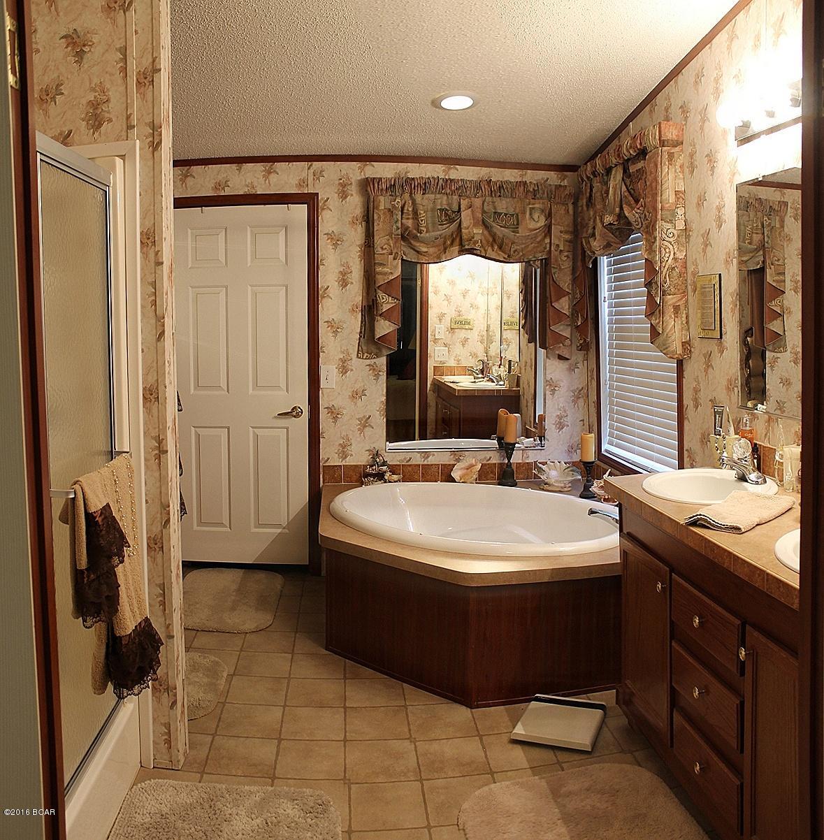 White Western Springs Unit 1 - Residential