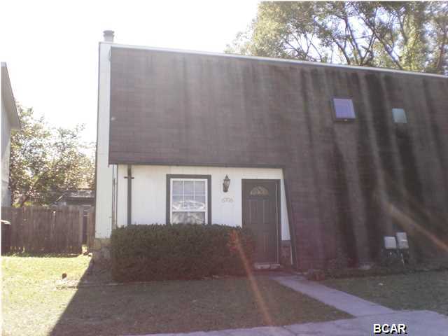 Townhouse located close to Tyndall Air Force, schools, dining and entertainment. Townhouse features back privacy fence, patio, vinyl and carpet flooring and breakfast area.