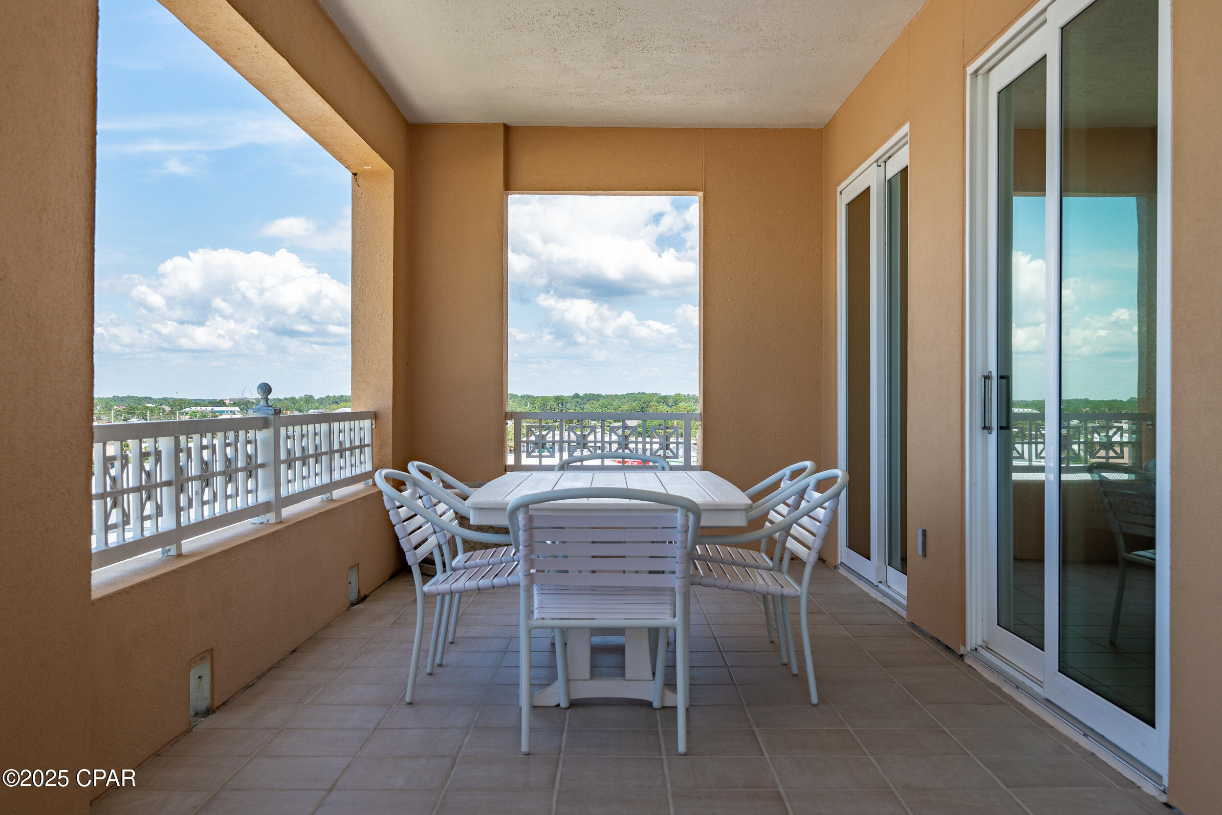 En Soleil Condo - Residential