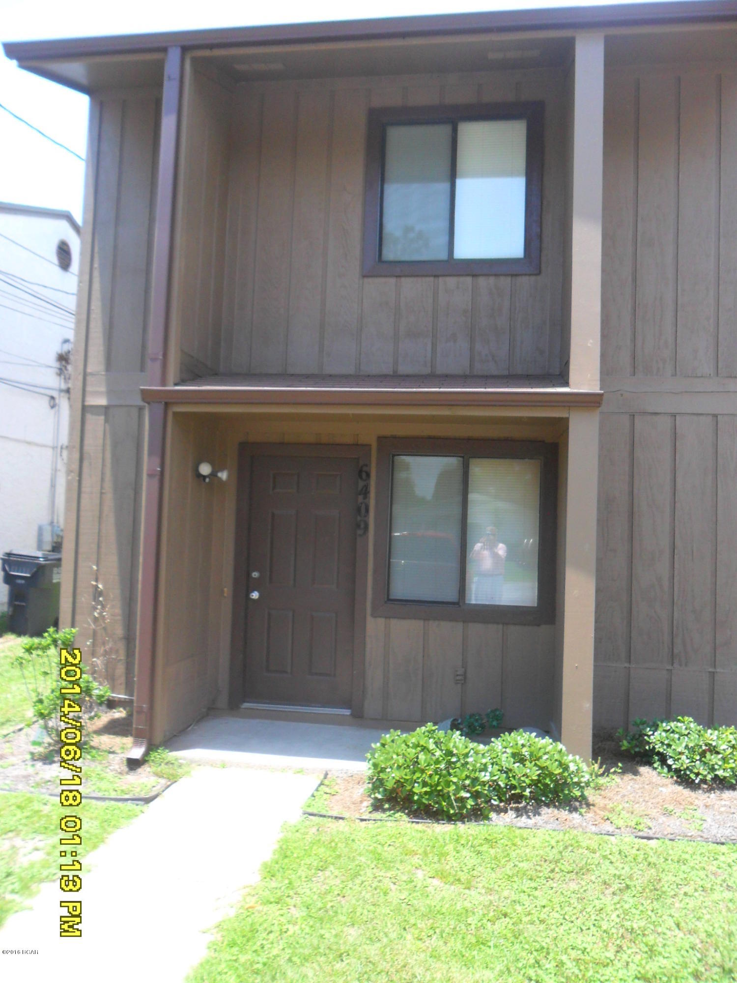 Townhouse convenient to Tyndall AFB, shopping, dining, and schools. This home has a large floor plan with a great kitchen with breakfast bar and washer & dryer hookups.



Pest control and lawn service is included.