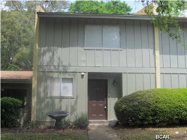 Delwood Estates - neat and clean 2 bedroom, 1.5 bath townhouse. Fenced backyard with covered patio. Community features pool, tennis and club house. RENTERS INSURANCE REQUIRED $100,000 LIABILITY