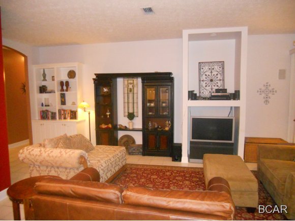 Lakewood Manor U-3 - Residential