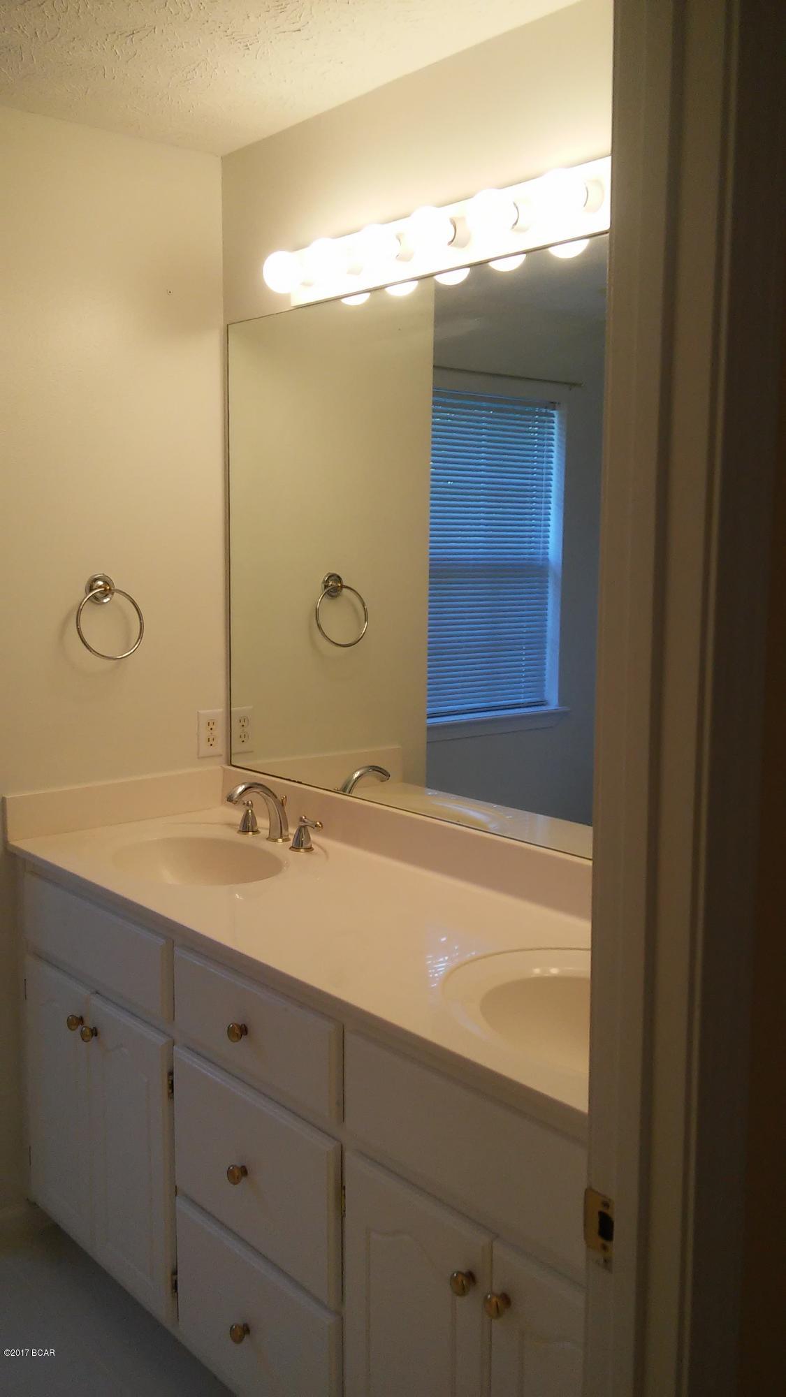 Kings Point 1st Add - Residential Lease