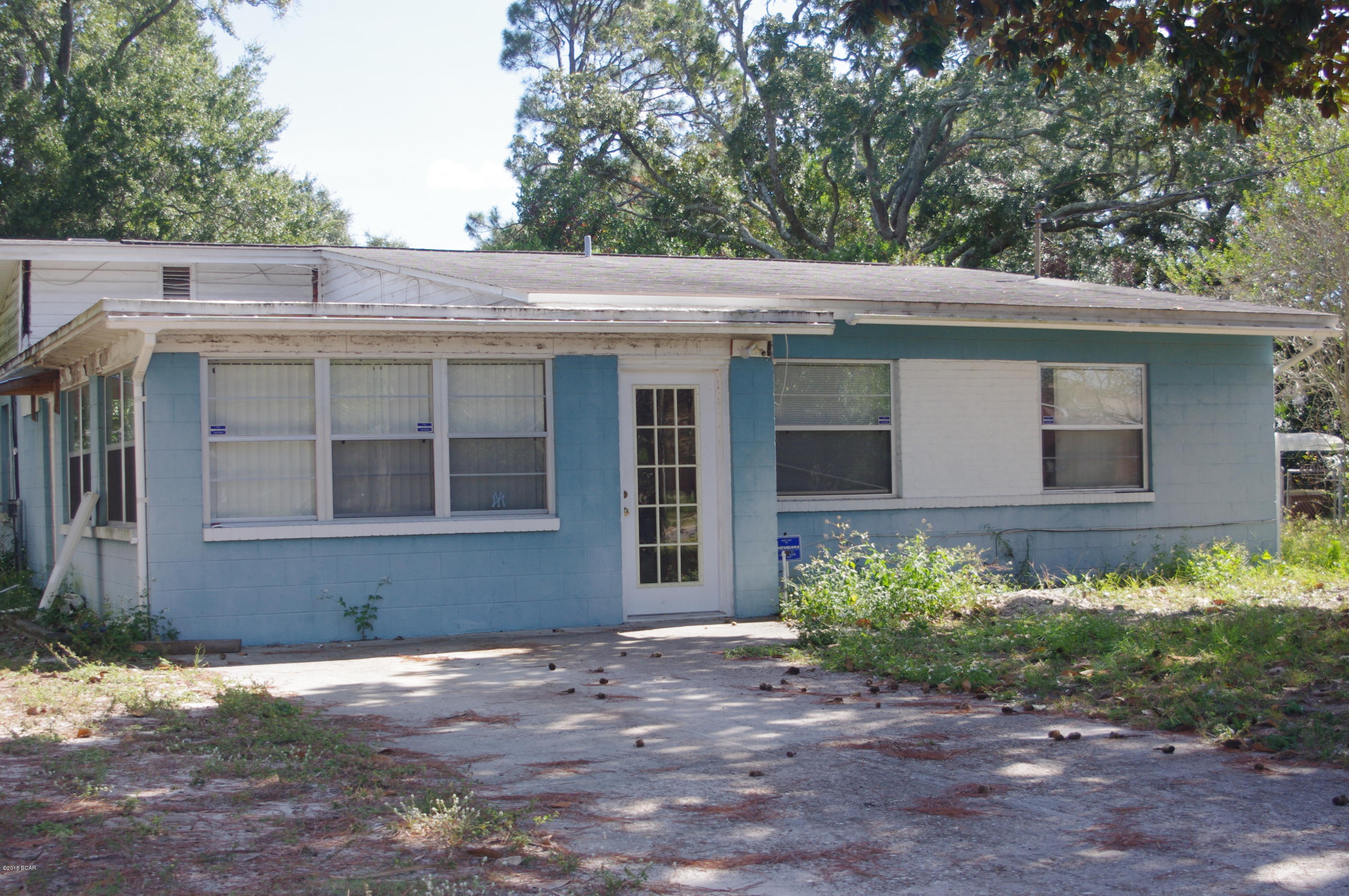 Great Investment opportunity  in a Great Location! Previous owner had started renovations and needs to be finished out, see pictures. This would make a great first home (should qualify for 203K loan) or a rental. Close to the Collage, shopping and just a few miles to the Beach.Seller will entertain all resonable offers.