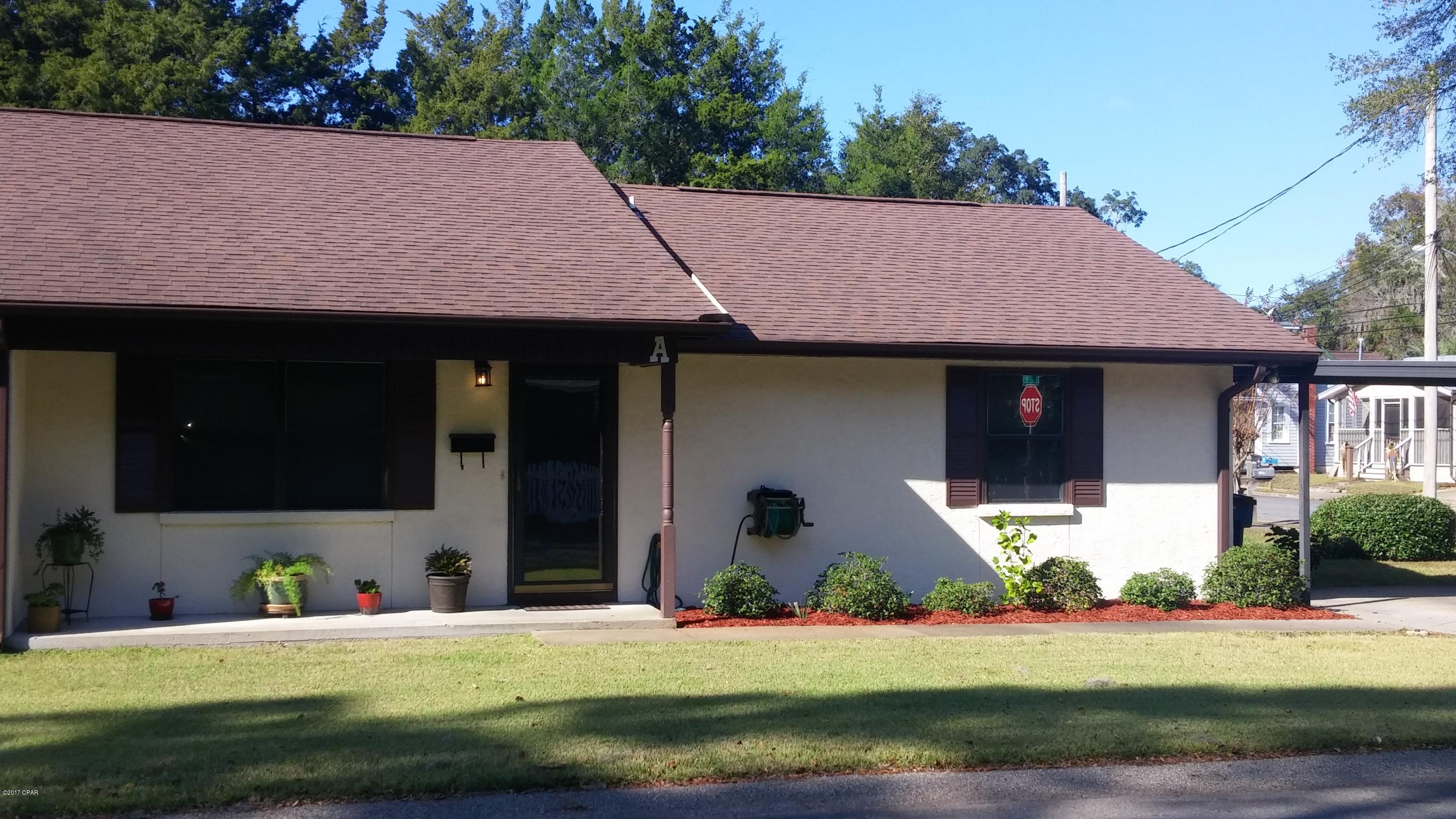 Cute, well taken care of duplex in the Cove with an open floor plan, walk-in closet with built-in organizer, built in bookcase in 1 bedroom, master bathroom has sitting tub, fenced in backyard, 2 car carport, and irrigation system runs off well water. ** New carpet **



Pest control and lawn service are provided.



All measurements are approximate.
