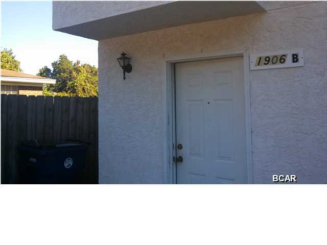 2BR 1.5BA Townhome with washer & dryer included. This unit has a privacy fenced side yard with open patio. No Pets!