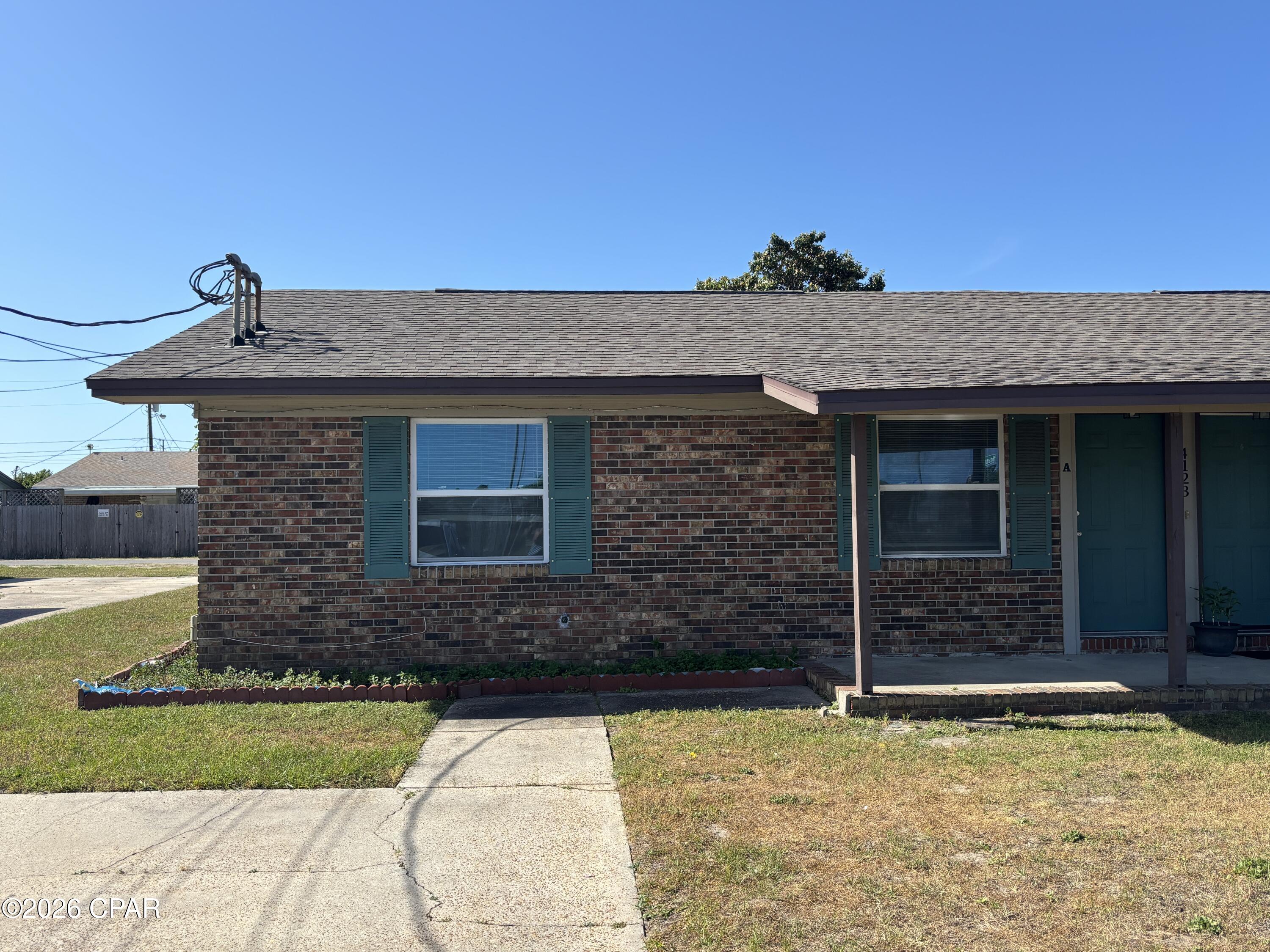 Clean, nice 2 bedroom 1 bath triplex near Gulf Coast State College and FSU-PCC. Vinyl plank throughout, Dishwasher, Laundry room. Across from Frank Nelson Park. Yard care included. No pets please
