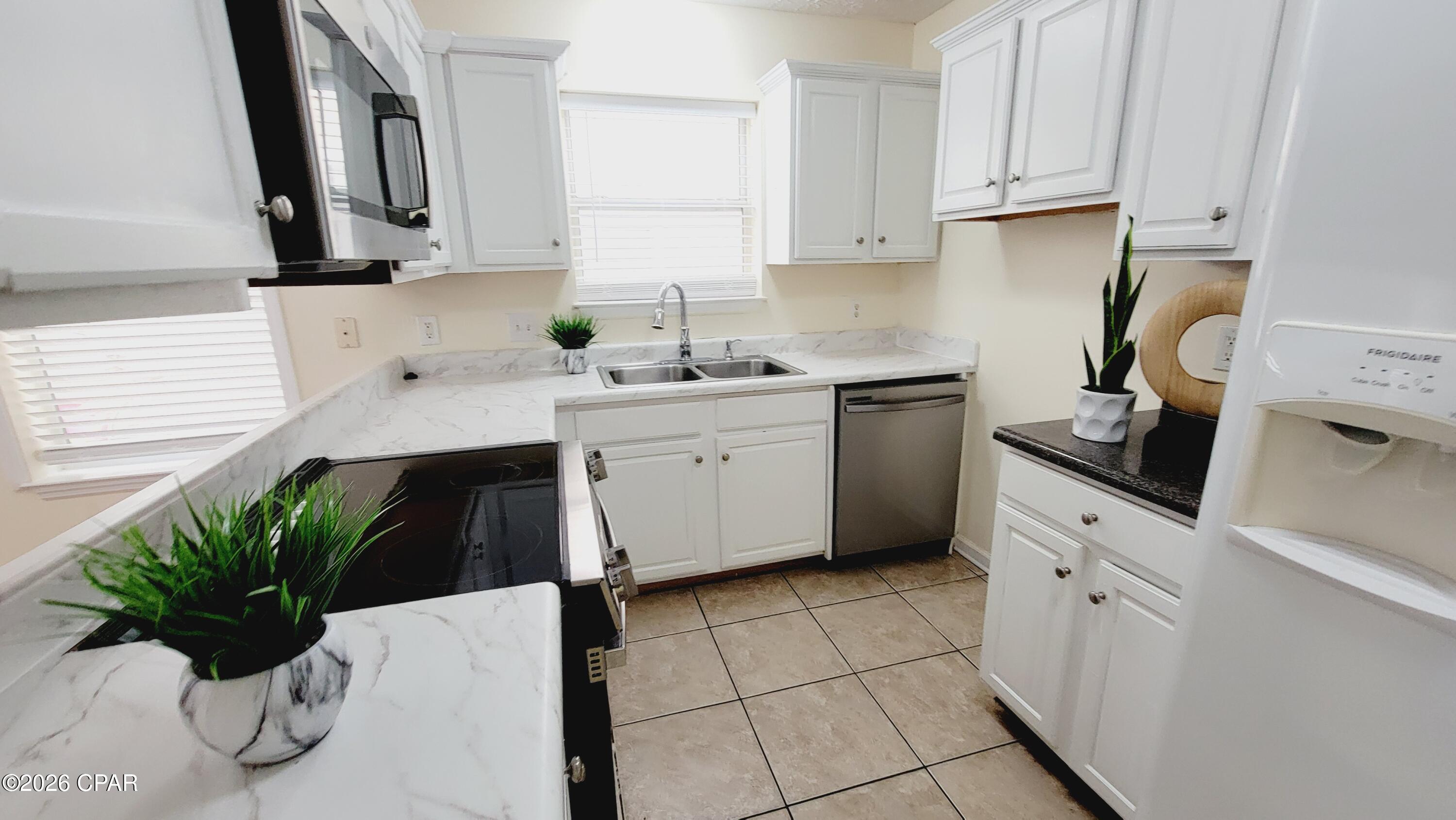 Palm Cove Phase III - Residential Lease