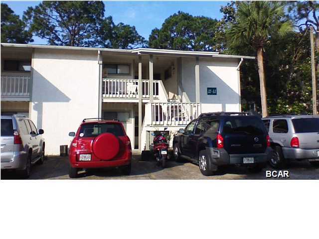Nice 1 bedroom, 1 bath Lagoon Front condo. Rent includes water, sewer, garbage and basic cable. Community has a pool and tennis court. NO PETS. Tenants may NOT access boat docks.