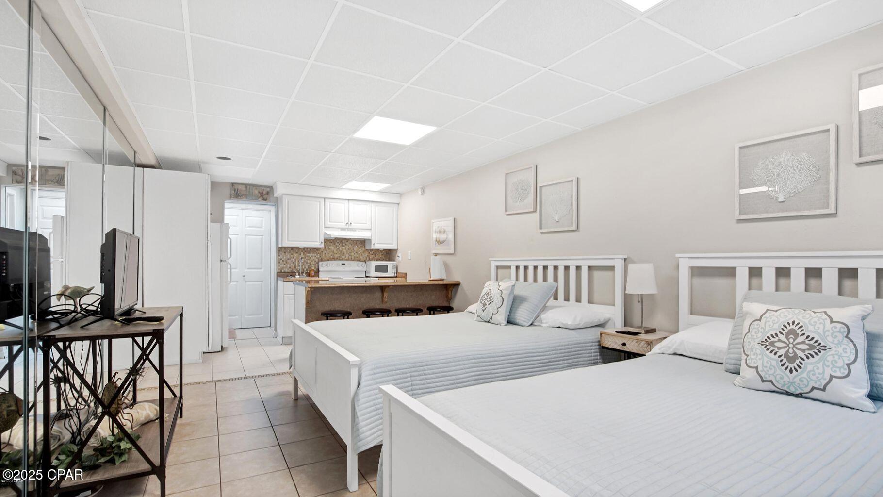 Fontainebleau Terrace - Residential