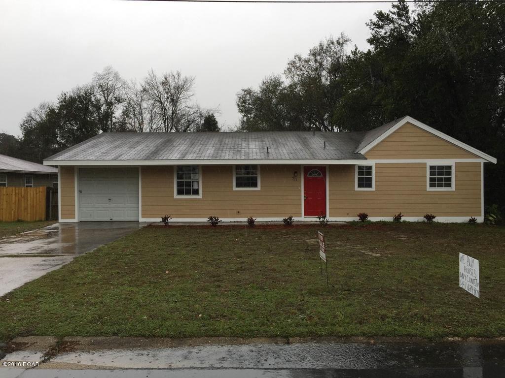 Completely remodeled inside and out! Beautifully updated kitchen with granite and stainless steel opens to a HUGE family/living room, which opens directly to a HUGE backyard. 



This home was built for entertaining! The laminate flooring extends through the entire house, bedrooms and updated bathrooms as well.



The price is unbelievable, check it out before its GONE!